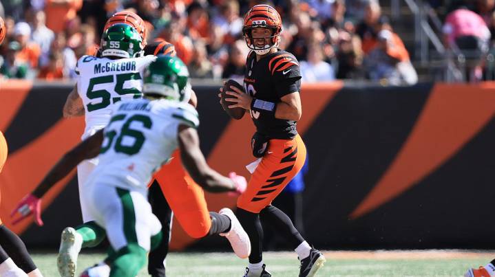 Bengals’ Joe Flacco dealing with AC joint sprain; questionable for Week 9