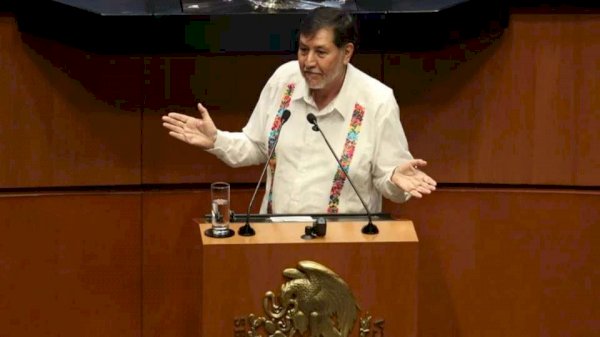 Captan a Fernández Noroña viajando en jet privado a Coahuila