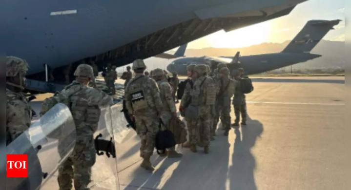 America on edge as Texas 'invades' Illinois