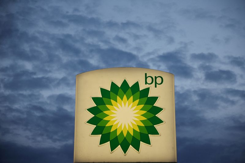 BP flags weaker oil trading while upstream output grows