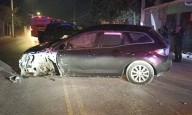 Vuelca camioneta al perder el control; conductor abandona unidad al poniente de Saltillo