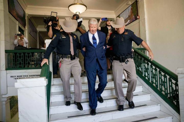 Pastor de 'megaiglesia' de Texas se declara culpable de abuso sexual infantil
