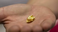 El oro va camino a los 5.000 dólares por onza, pero cerca del 75% que produce Colombia es ilegal o informal
