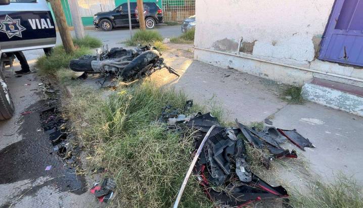 Choca conductora de camioneta contra motociclista en la Plutarco