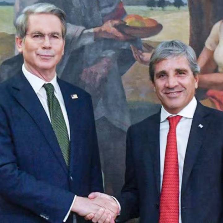 Expectativa en Washington a la espera de la reunión de Caputo y Bessent por el auxilio financiero del Tesoro