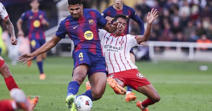 Araújo salva al Barcelona en el último instante (2