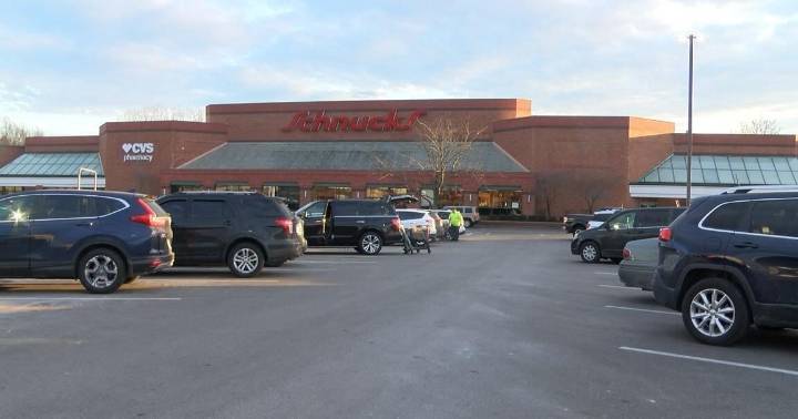 Schnucks announces food drive to help food banks and pantries as SNAP Benefits freeze nears