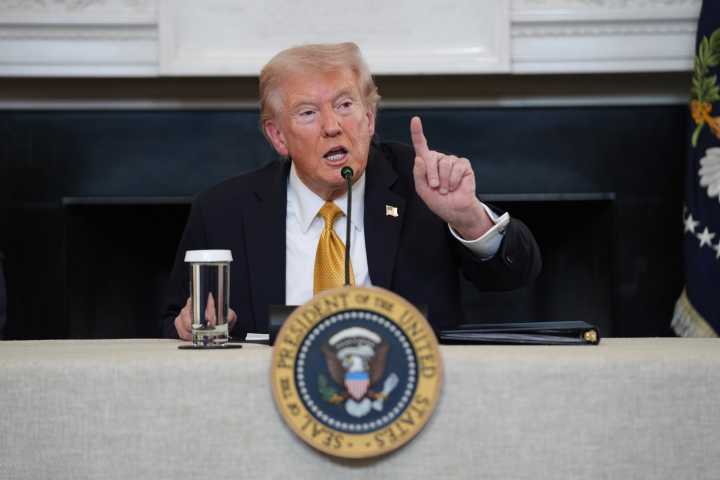 Acusa Trump control de cárteles en México