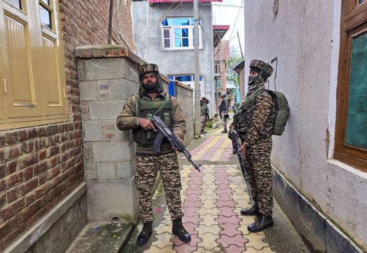 SIA searches in Kashmir valley in UAPA case