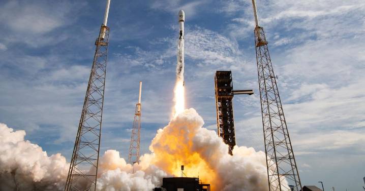 Space Force favors SpaceX over ULA, leaves Blue Origin out in new round of national security missions