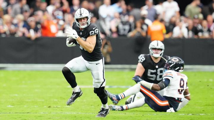 Raiders star TE Brock Bowers inactive vs. Colts with knee injury