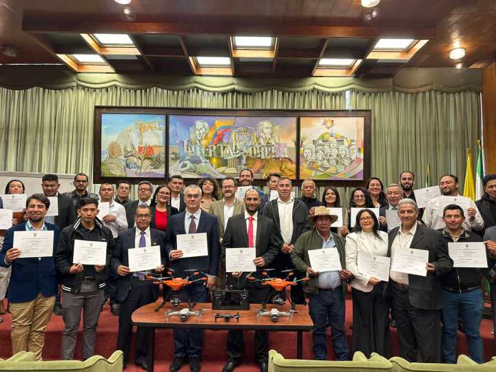 Un total de 31 gestores rurales de Boyacá se certificaron como pilotos de dron