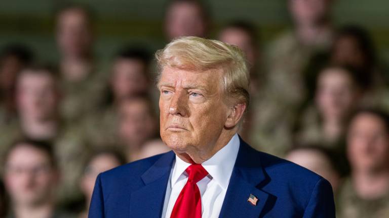 Trump corta ayuda a Colombia y acusa a Petro de ‘líder del narcotráfico’; Cancillería denuncia amenaza a la soberanía