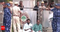 Bihar elections: Cops remove JD(U) MLA Gopal Mandal from outside Nitish Kumar's house