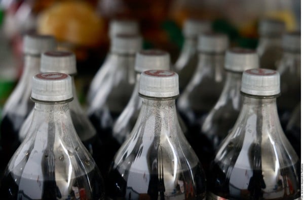 Ofrecen reducir IEPS a refrescos... si le bajan al azúcar