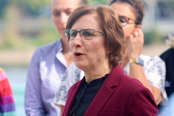 Los legisladores de Oregón exigen la liberación del hombre de Hillsboro detenido injustamente por ICE