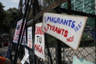 Ciudadanos estadunidenses en CDMX se unen a las protestas de "No a los reyes" contra Trump en EU