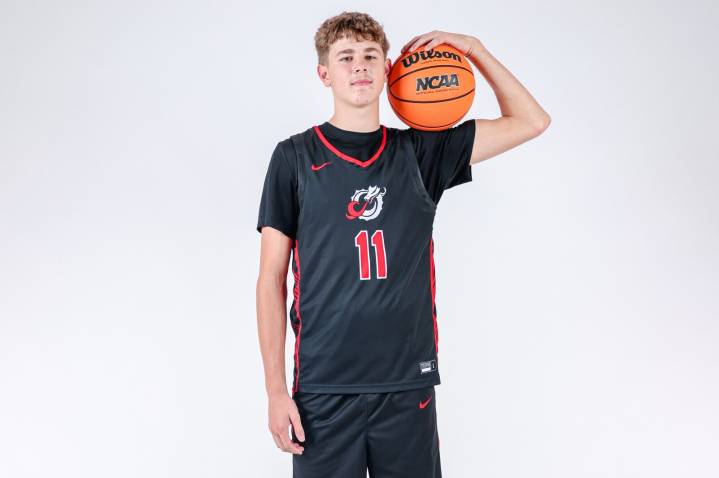 Dragons men land 6-foot-8 Montana prep guard with F