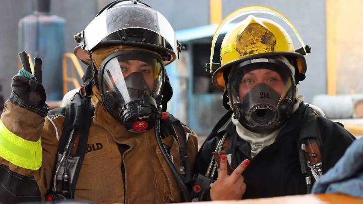 Octubre Rosa: Bomberas de Pachuca participan en capacitación con causa