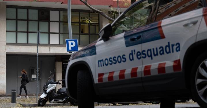 Tres encapuchados apuñalan a un menor de edad en Barcelona