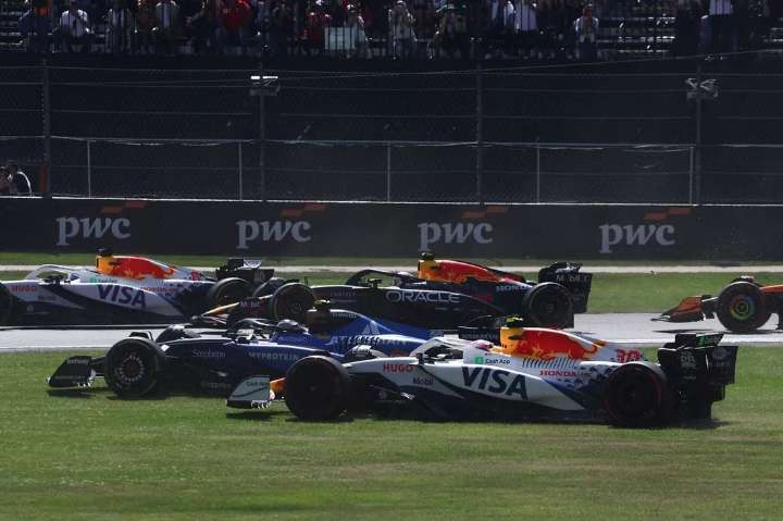 Lawson culpa a Sainz por su accidente