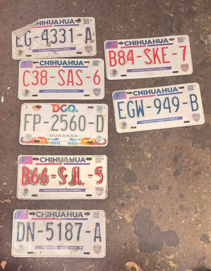 Recupera Protección Civil placas arrastradas por la corriente