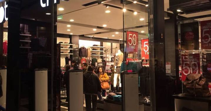 Moda barata y con estilo: una tienda de Chile llega al país con precios bajos en remeras, jeans y más