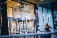 Mutua Madrileña lanza nuevas coberturas para placas solares y puntos de recarga