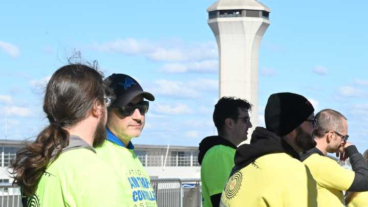 'There's no end in sight': Detroit air traffic controllers lament payless payday