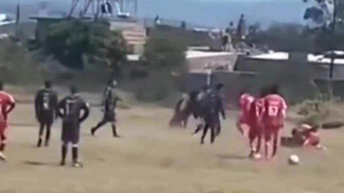 Violencia en campo de futbol de Barrio de la Cruz