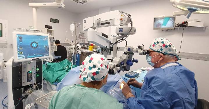 El Hospital Vithas Xanit Internacional incorpora el láser de femtosegundo en la cirugía de cataratas