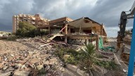 Comienzan las obras de demolición de las antiguas galerías comerciales en La Manga