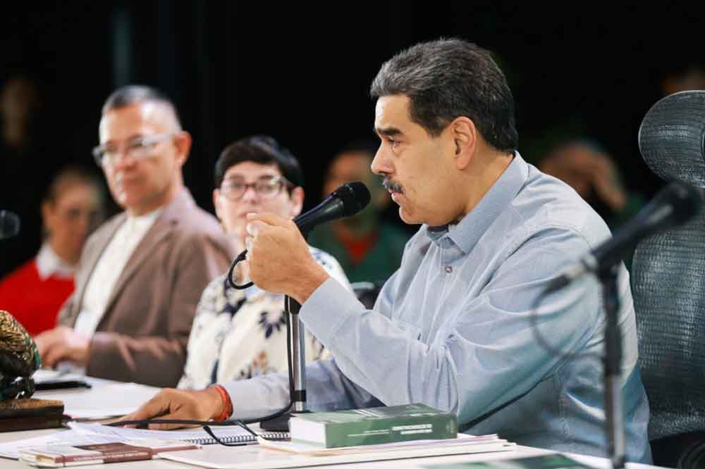 Maduro da inicio a maniobras militares en cinco estados de Venezuela