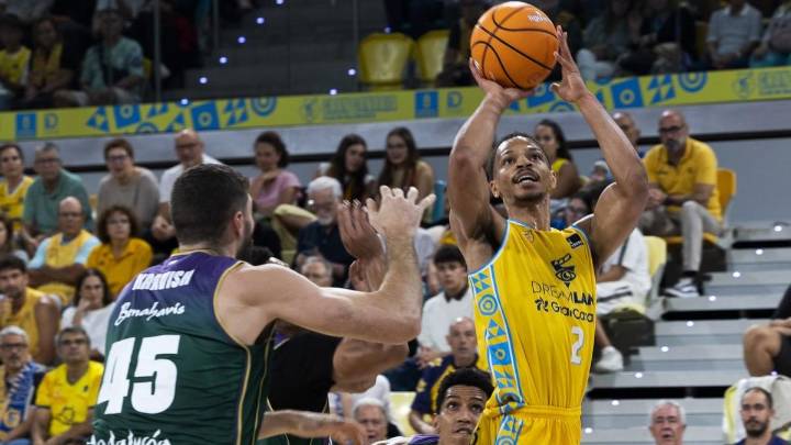 El Unicaja de Ibon Navarro se quita el gafe y tumba al CB Gran Canaria en el Arena
