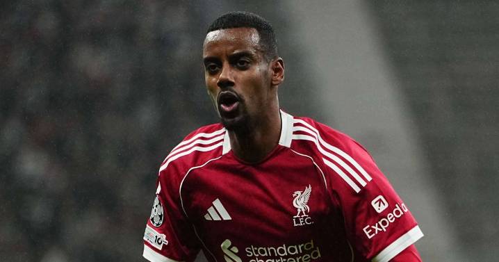 Arne Slot explains why Alexander Isak was substituted at half