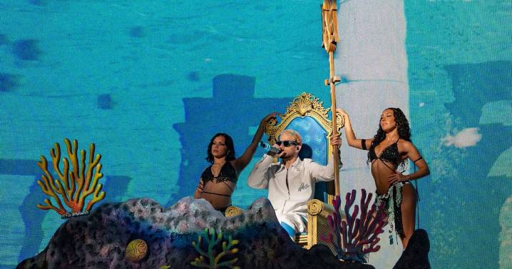 Dei V se sumerge en el Choliseo