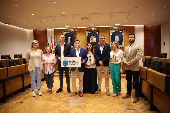 El alcalde de Burriana cesa a tres concejales de Vox