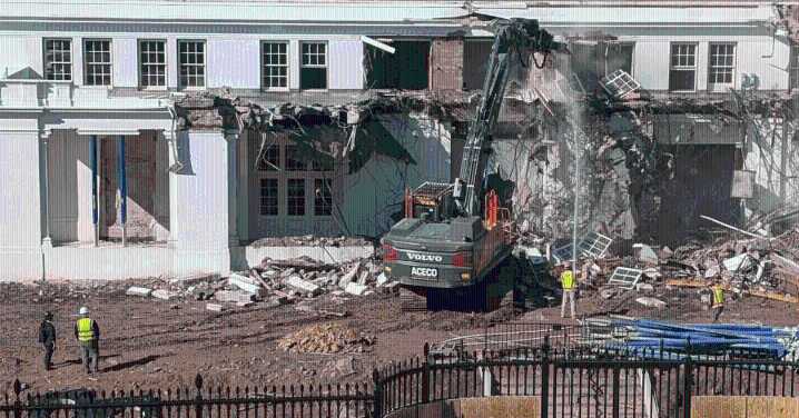 Trump Orders Federal Workers to Stay Silent About White House Demolition