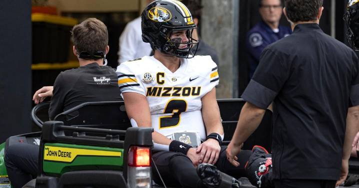 Missouri QB Pribula carted off field with dislocated left ankle