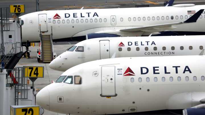 1 injured after Delta Air Lines jets collide at LaGuardia Airport