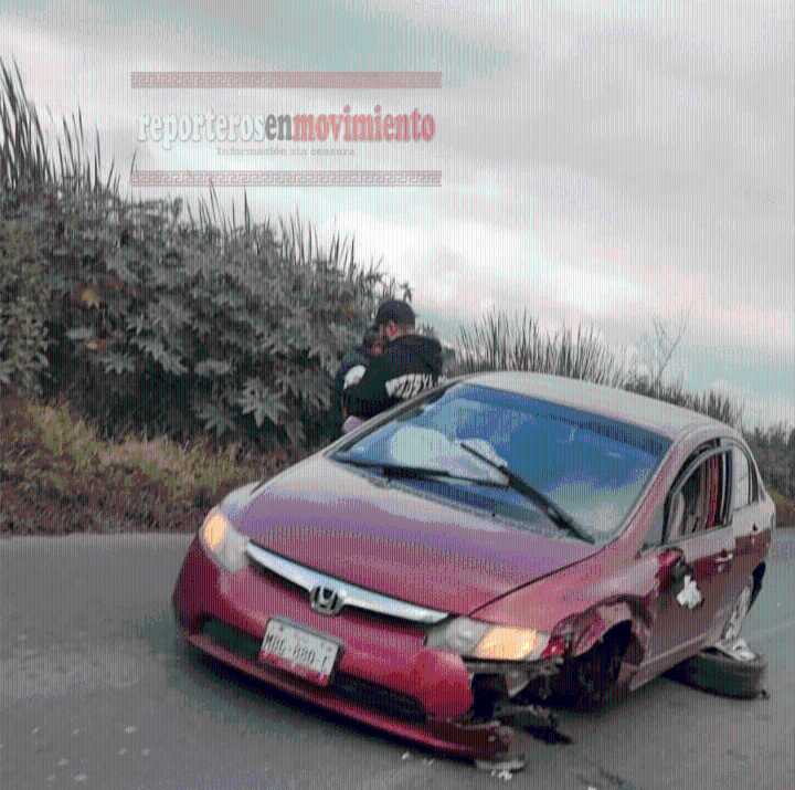 VEHÍCULOS CHOCARON DE FRENTE EN LA CARRETERA TLÁHUAC