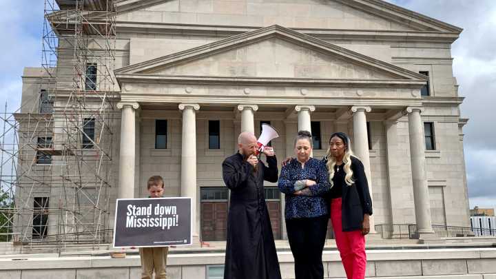 Advocates call for MS to stop execution of inmate Charles Crawford