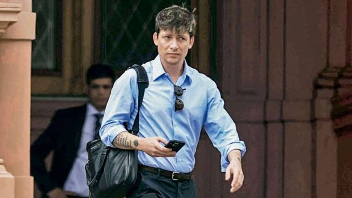 De asesor en las sombras a operador visible: el ascenso de Santiago Caputo en el universo Milei