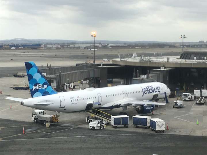 Passengers hospitalized after flight to N.J. makes emergency landing in Florida