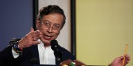 Gustavo Petro calificó su gobierno como “una mancha en la historia” y dijo haber recibido el abrazo “con amor” de pueblos extranjeros