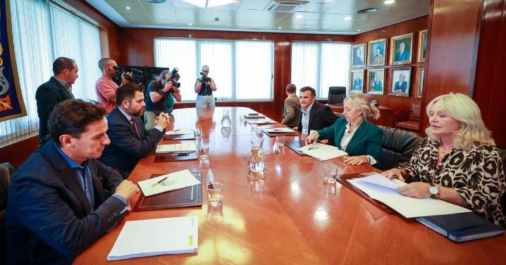 PP y PSOE apelan ahora a la "lealtad institucional" para sacar adelante el hospital de Cádiz