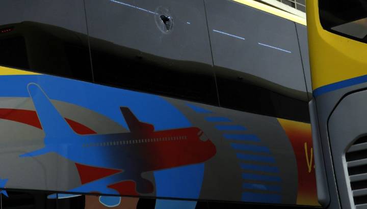 Hinchas de la U apedrearon el bus que transportaba a Lanús para el partido por Copa Sudamericana