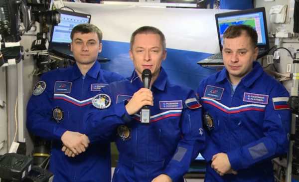 Los cosmonautas rusos completaron su primera caminata espacial en 2025
