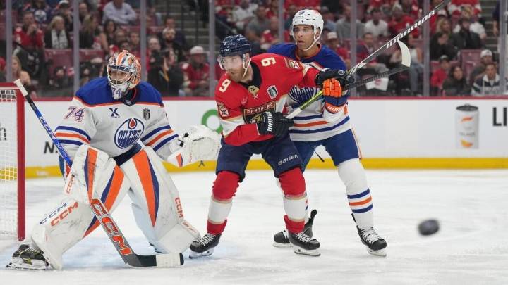 Blackhawks vs. Panthers NHL season opener predictions, odds, best bets by model