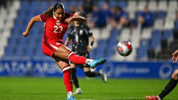 Star forward Olivia Smith leaves Canada camp, returns to Arsenal to treat hip pointer